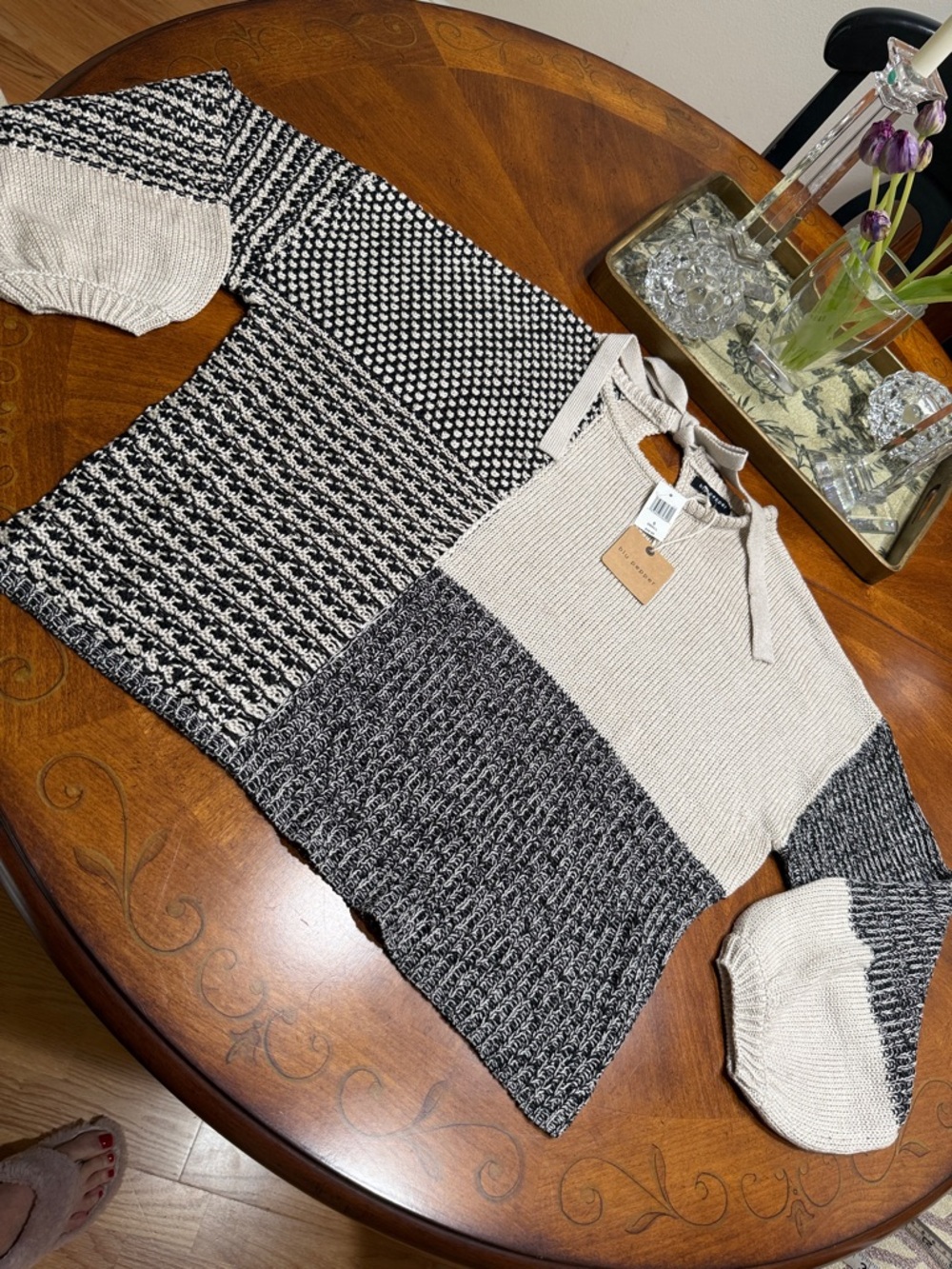 Blu Pepper Colorblock Tie-Neck Cowl Sweater in Cream & Black